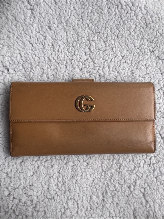 Gucci Handbags - Gucci Interlocking Gold GG Calfskin Camel Colored Leather Continental Wallet